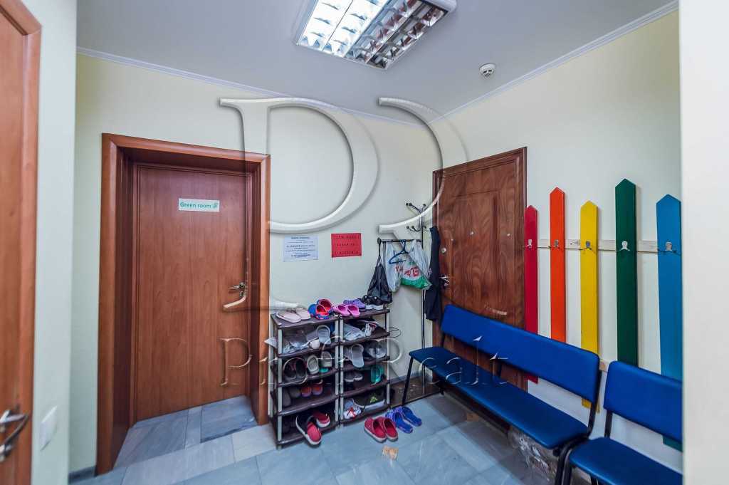Продаж приміщення вільного призначення 150 м², Салютна вул., 1Б