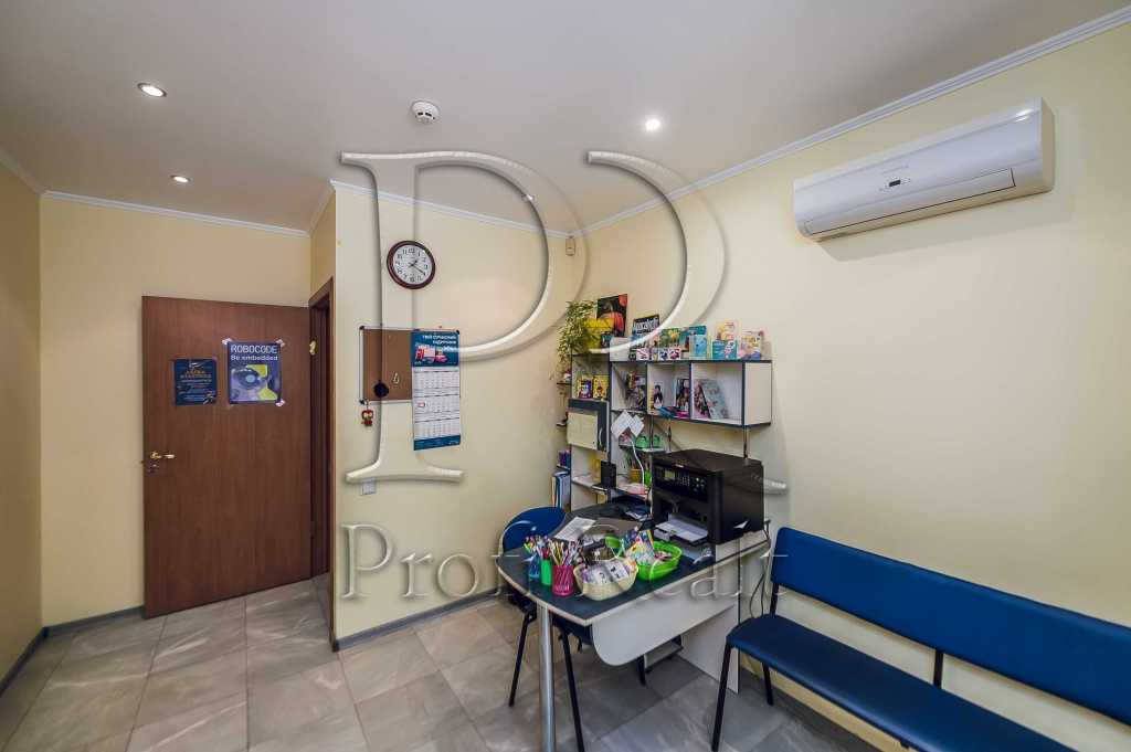 Продаж приміщення вільного призначення 150 м², Салютна вул., 1Б
