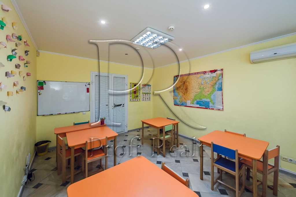 Продаж приміщення вільного призначення 150 м², Салютна вул., 1Б