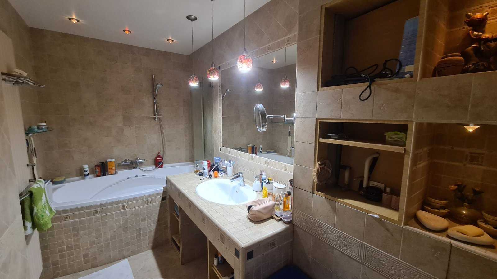 Продажа 3-комнатной квартиры 96 м², Николая Амосова ул., 4