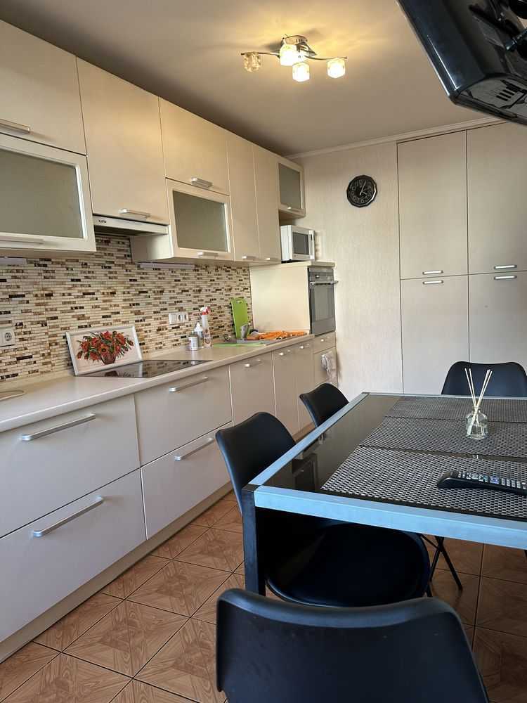 Аренда 2-комнатной квартиры 60 м², Владимира Антоновича ул., 164