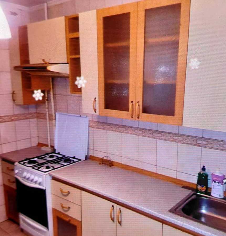 Продаж 2-кімнатної квартири 52 м², Нововокзальна вул., 21