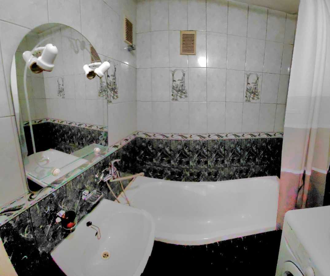 Продаж 2-кімнатної квартири 52 м², Нововокзальна вул., 21