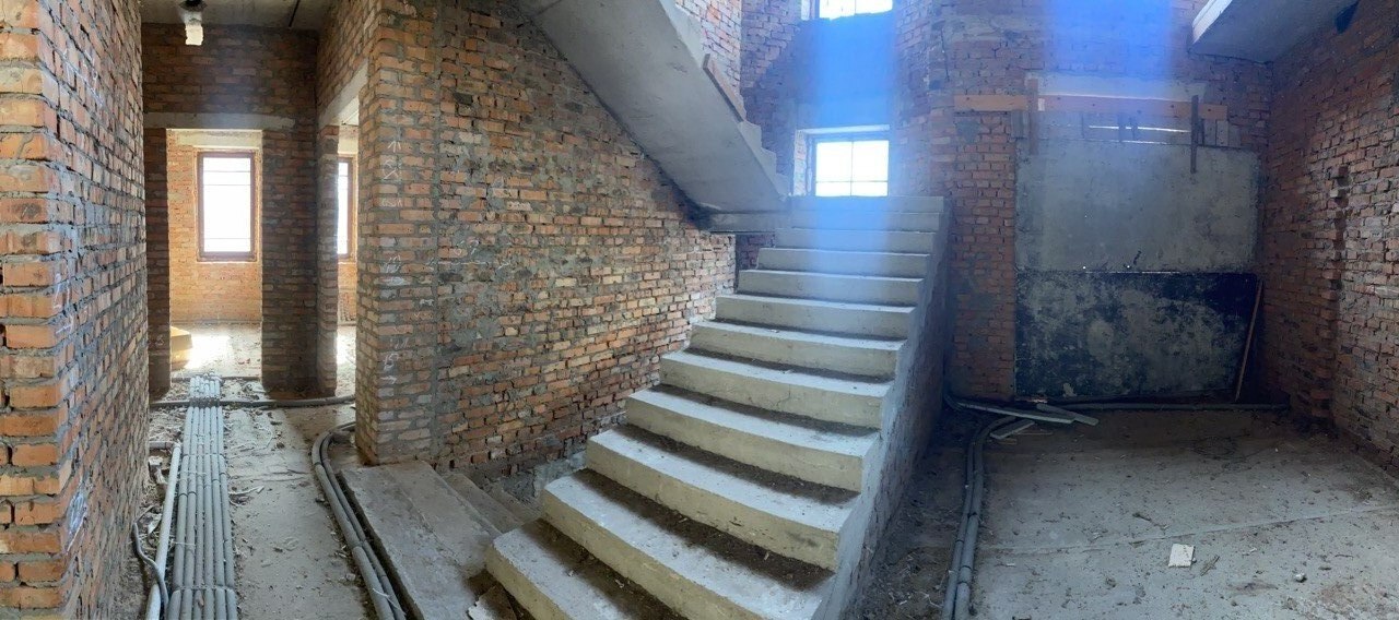 Продаж котеджу 600 м²