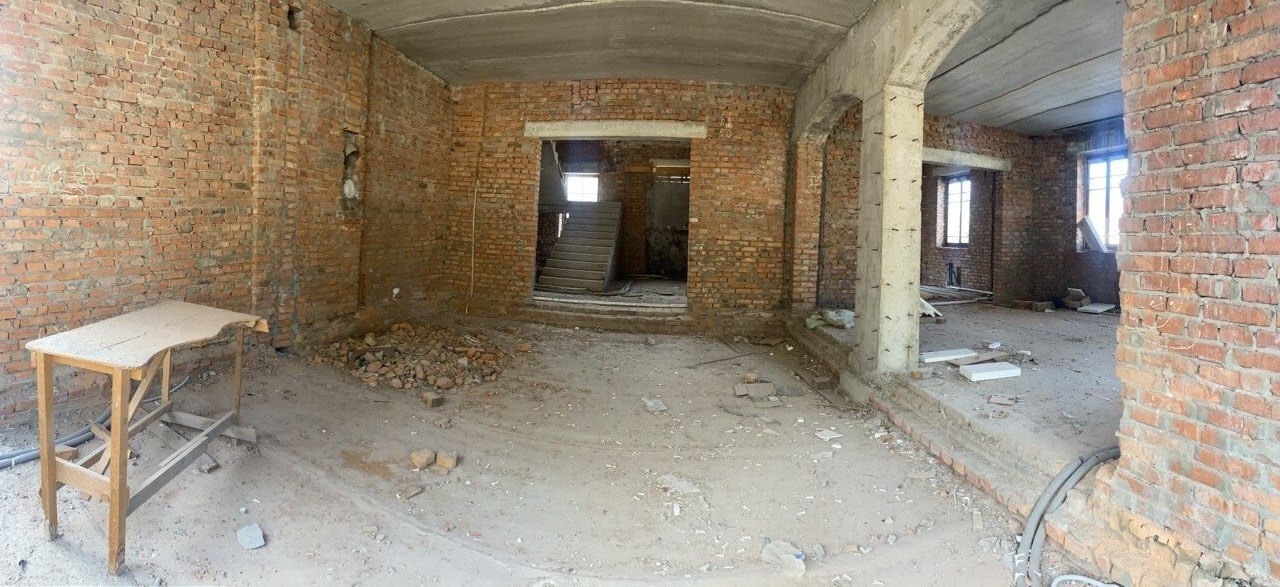 Продаж котеджу 600 м²