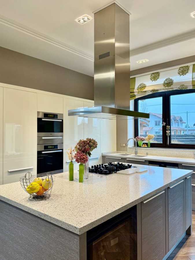 Продажа дома 560 м², Центральная ул.