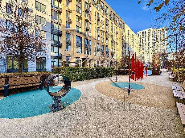 Продаж 3-кімнатної квартири 118 м², Салютна вул., 2