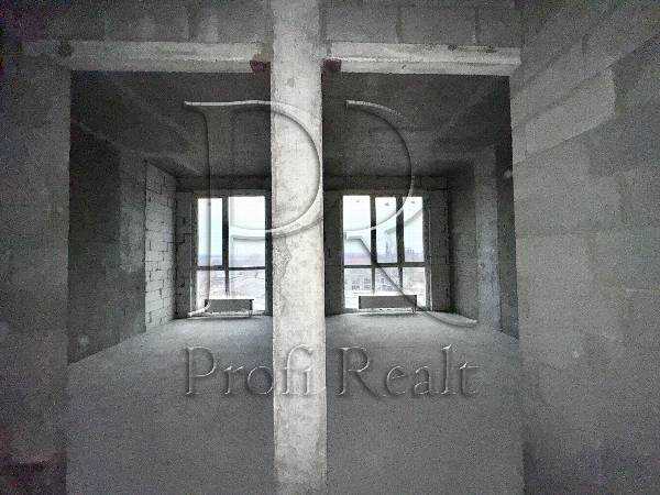 Продаж 3-кімнатної квартири 118 м², Салютна вул., 2