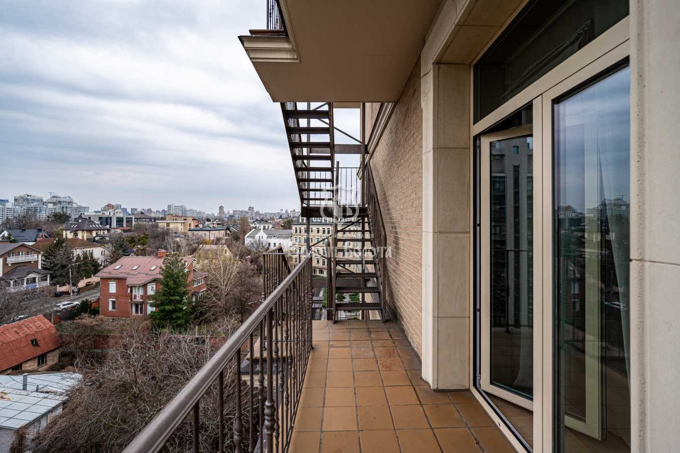 Аренда 3-комнатной квартиры 115.8 м², Новоселицкая ул., 10