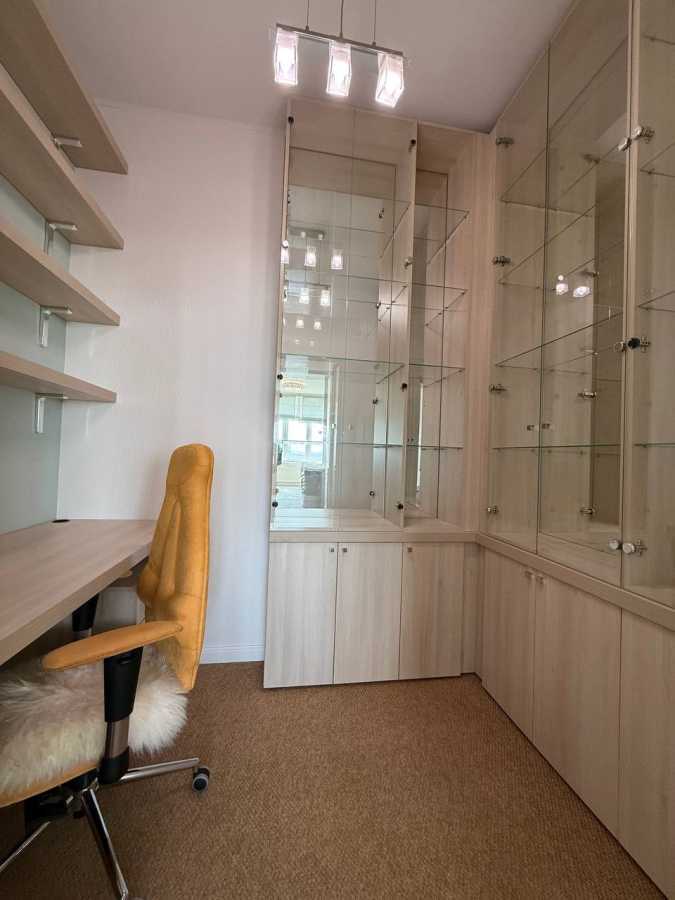 Аренда 4-комнатной квартиры 180 м², Михаила Драгомирова ул., 9