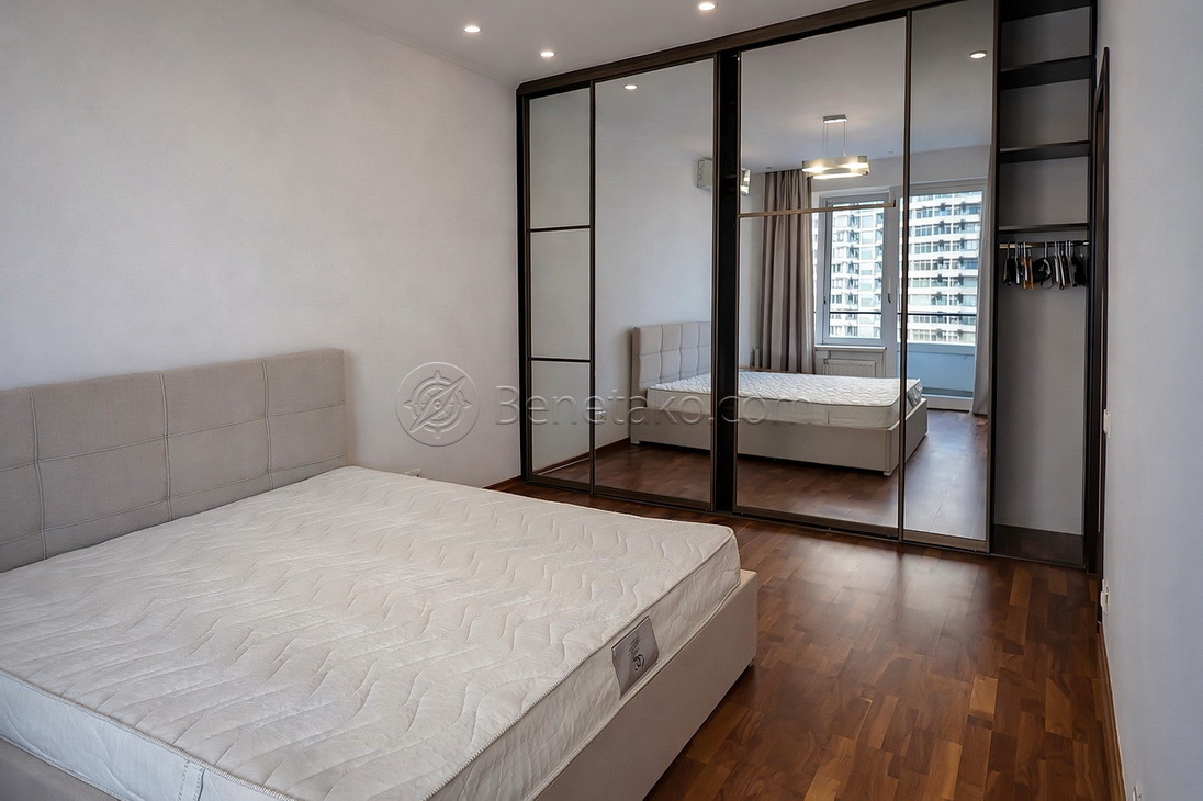 Продажа 2-комнатной квартиры 85 м², Литературная ул., 1А