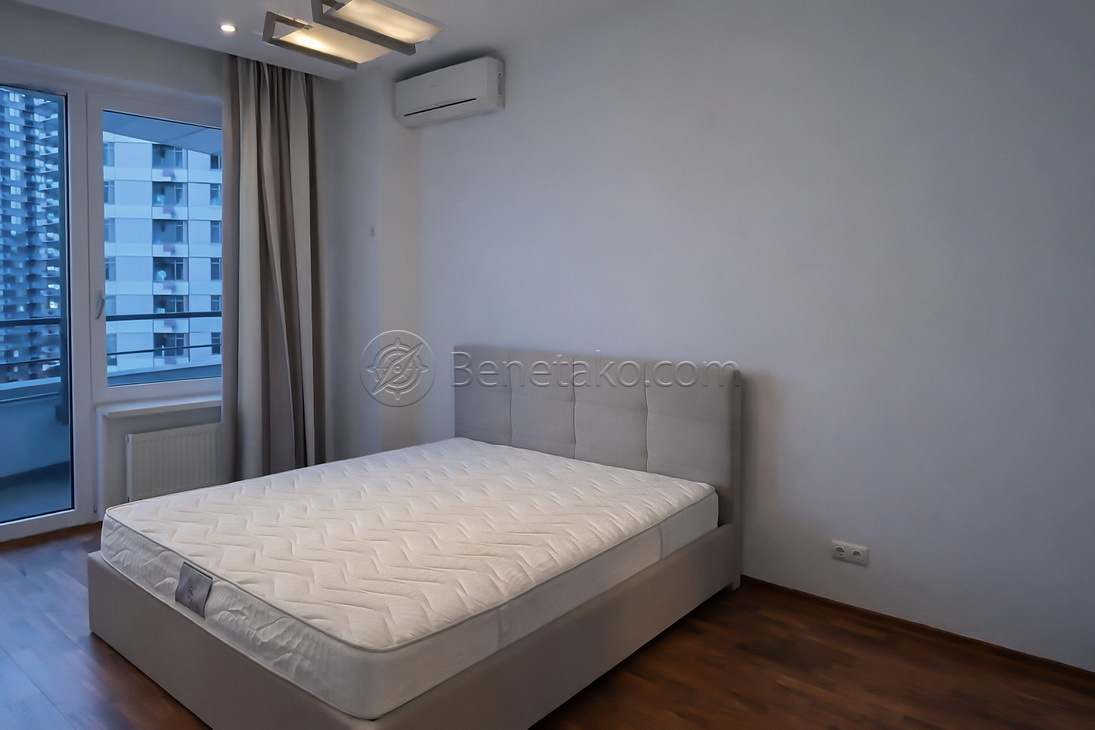 Продажа 2-комнатной квартиры 85 м², Литературная ул., 1А