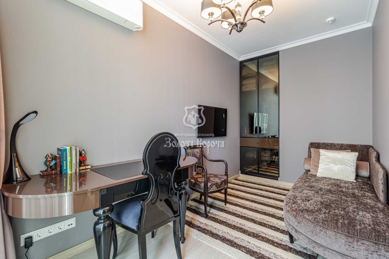 Продажа 5-комнатной квартиры 228 м², Саперное Поле ул., 3