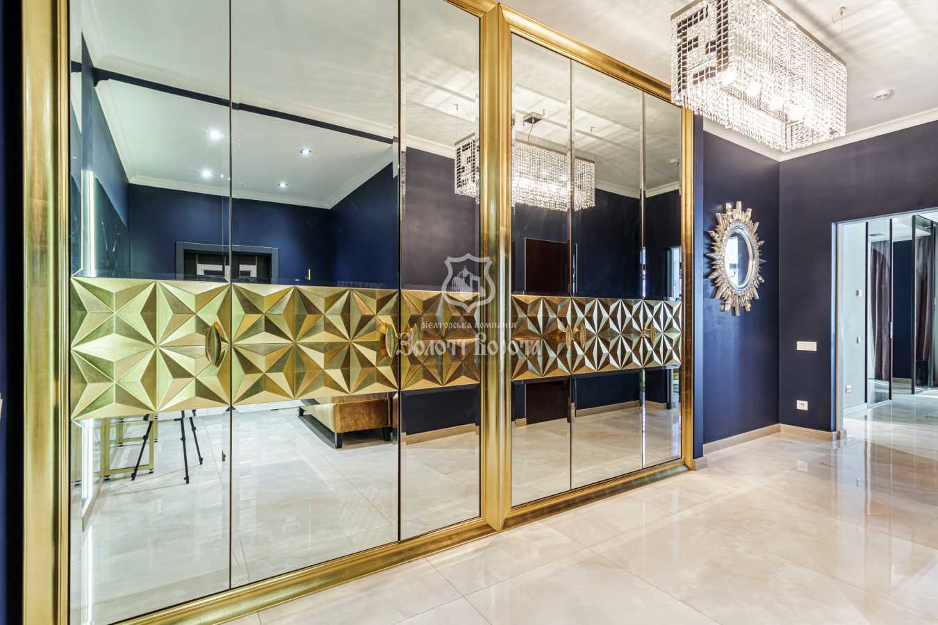 Продажа 5-комнатной квартиры 228 м², Саперное Поле ул., 3