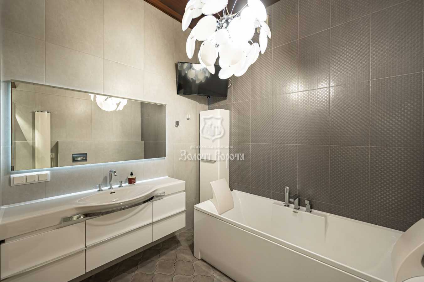 Продажа 3-комнатной квартиры 115.8 м², Новоселицкая ул., 10