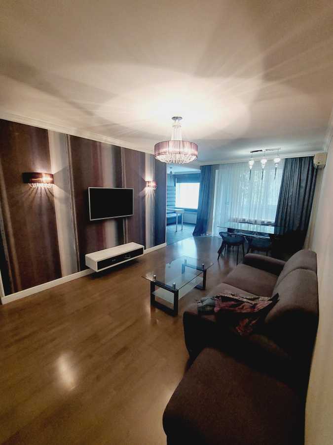 Аренда 3-комнатной квартиры 90 м², Василия Тютюнника ул., 22/26