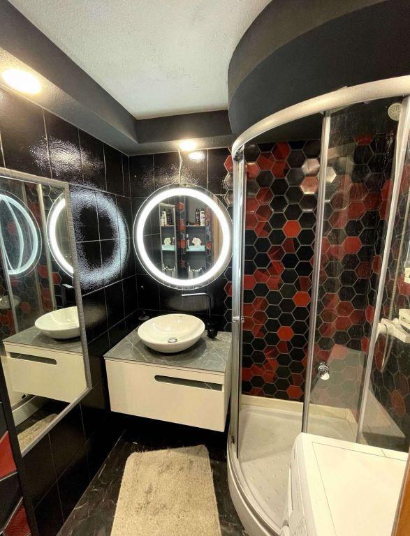 Продажа 3-комнатной квартиры 66 м², Героев Сталинграда ул.