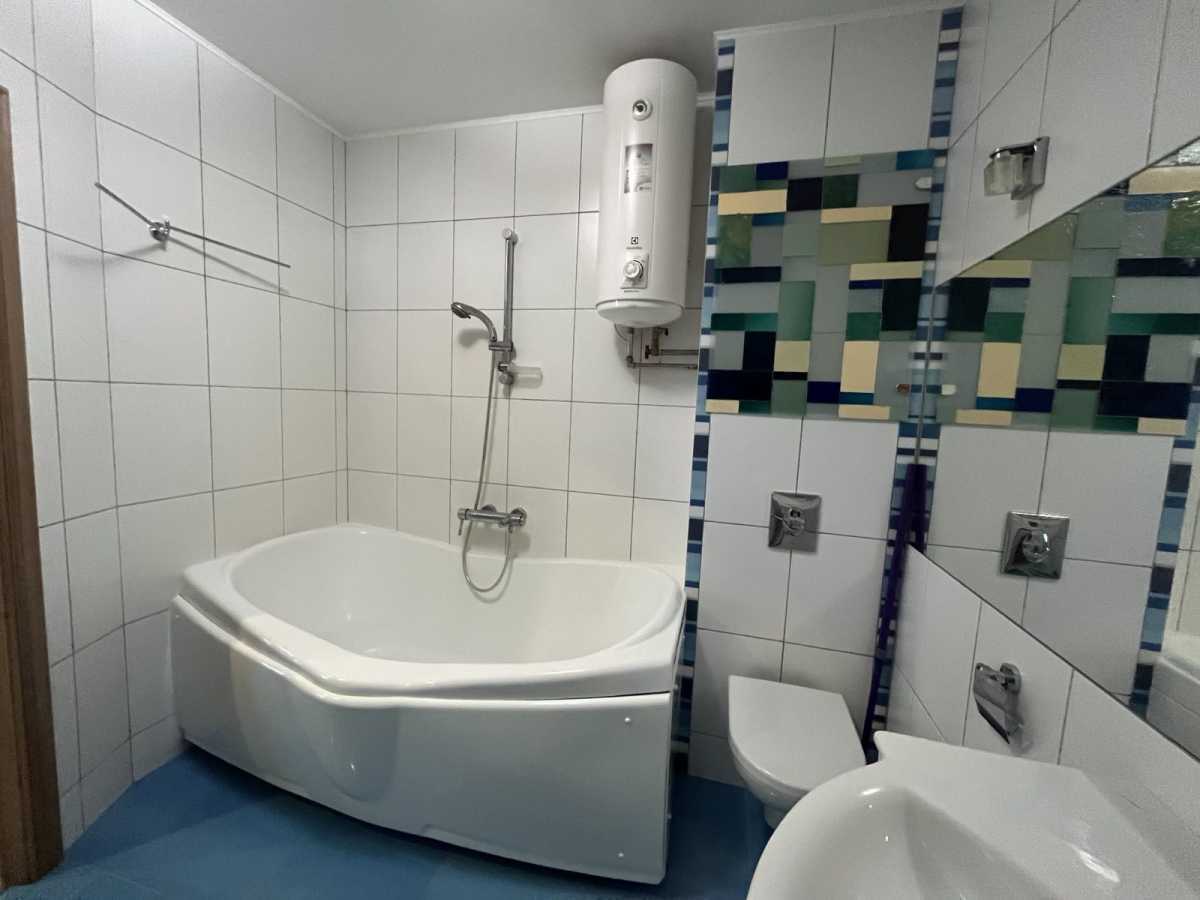 Продаж 2-кімнатної квартири 65 м², Саперно-Слобідська вул., 22