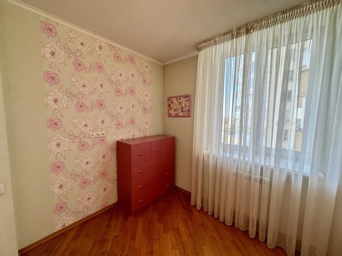 Продаж 2-кімнатної квартири 65 м², Саперно-Слобідська вул., 22