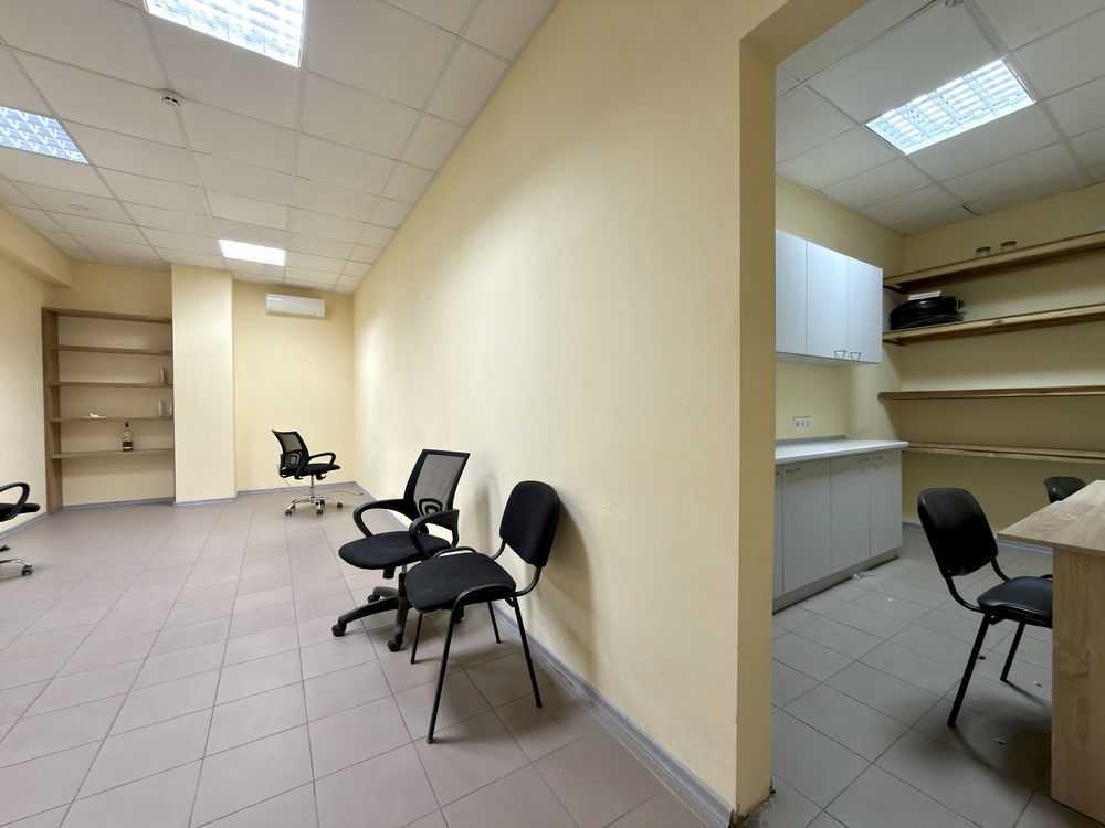 Оренда офісу 400 м², Євгена Коновальця вул., 36д