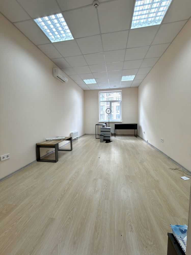 Оренда офісу 21 м², Євгена Коновальця вул., 36д