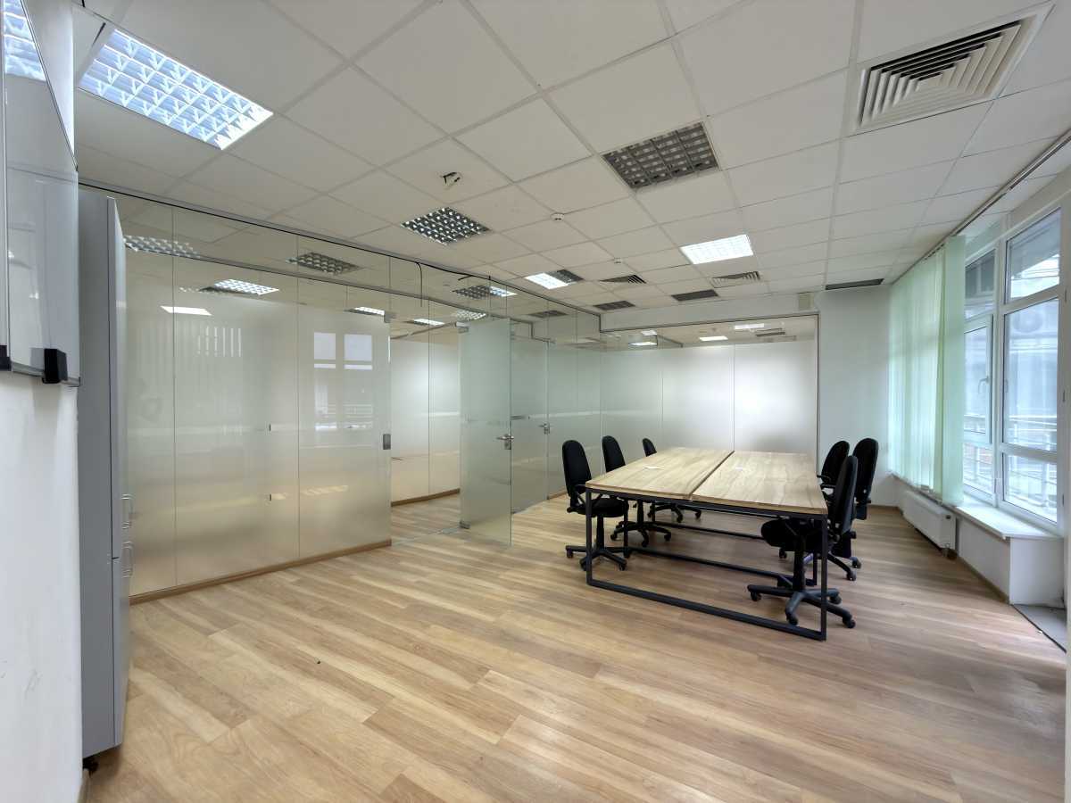 Оренда офісу 550 м², Євгена Коновальця вул., 36д