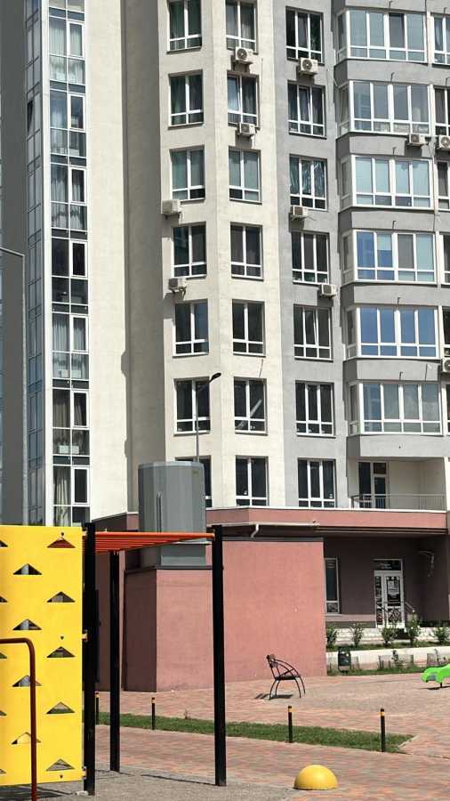 Продаж 2-кімнатної квартири 66.5 м², Каховська вул., 62А