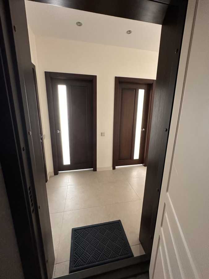 Продаж 2-кімнатної квартири 66.5 м², Каховська вул., 62А