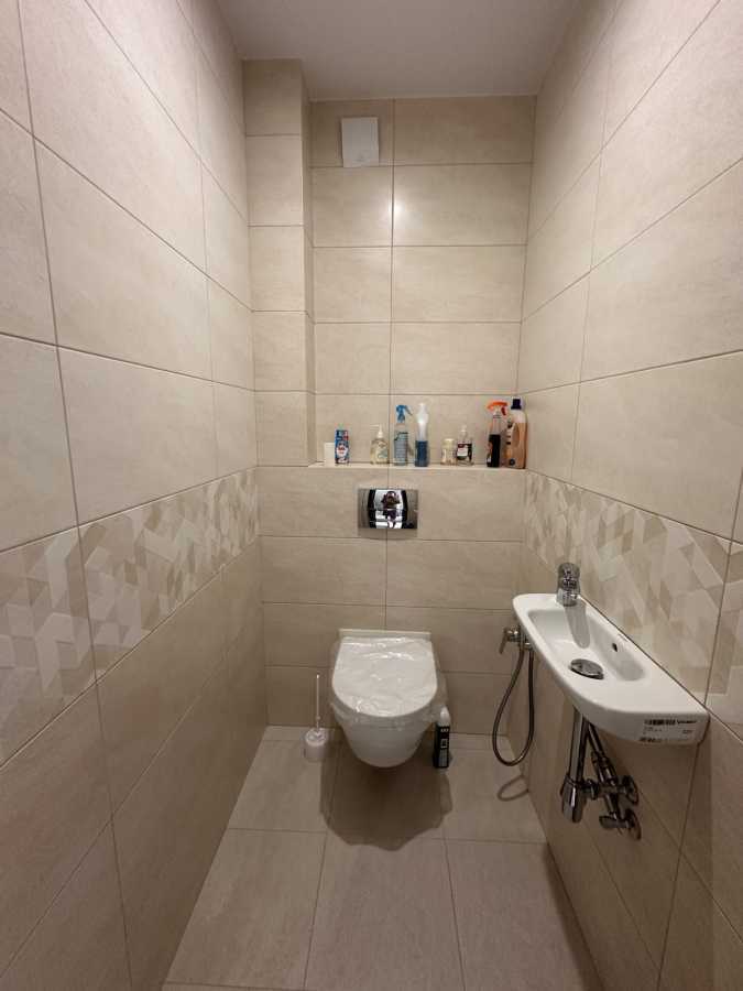 Продаж 2-кімнатної квартири 66.5 м², Каховська вул., 62А