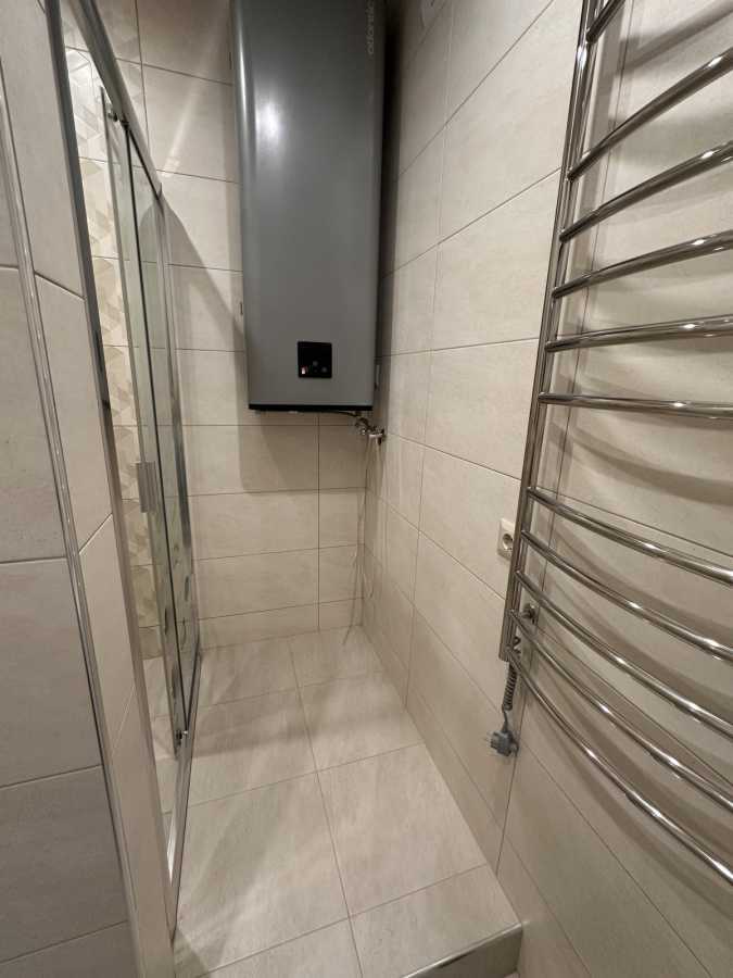 Продаж 2-кімнатної квартири 66.5 м², Каховська вул., 62А