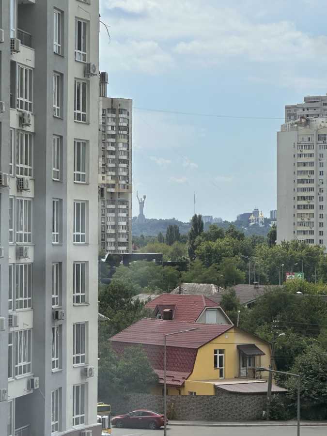 Продаж 2-кімнатної квартири 66.5 м², Каховська вул., 62А