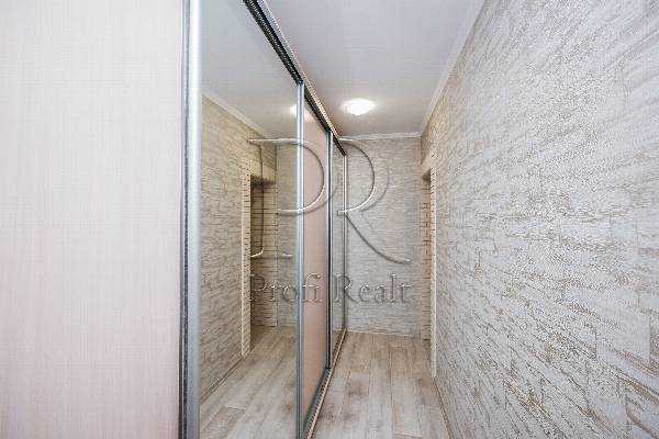 Продажа 3-комнатной квартиры 88 м², Радужная ул., 137