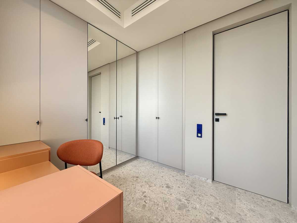 Продаж 5-кімнатної квартири 156 м², Дніпровська наб., 18б