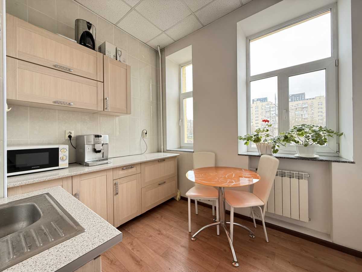 Продажа 3-комнатной квартиры 74 м², Большая Васильковская ул., 126