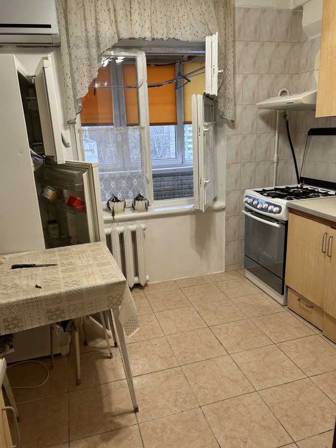 Продаж 1-кімнатної квартири 43 м², Петропавлівська вул., 6