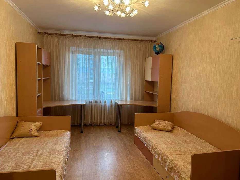 Продажа 2-комнатной квартиры 64 м², Драгоманова ул., 1Г