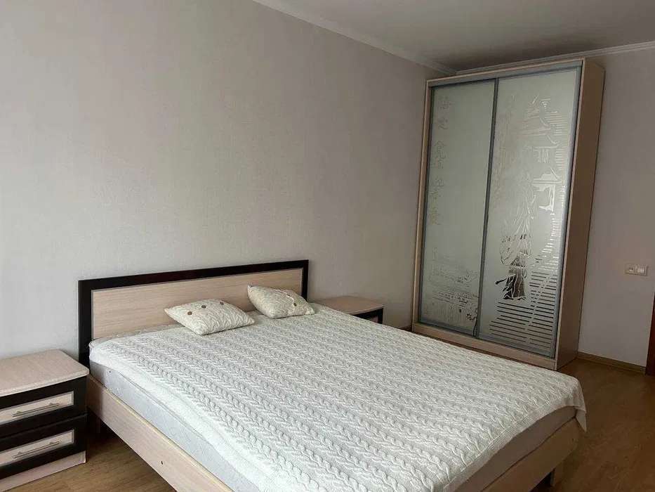 Продажа 2-комнатной квартиры 64 м², Драгоманова ул., 1Г