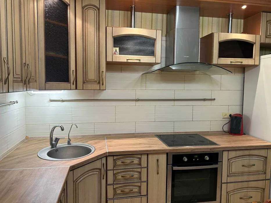 Продажа 2-комнатной квартиры 64 м², Драгоманова ул., 1Г