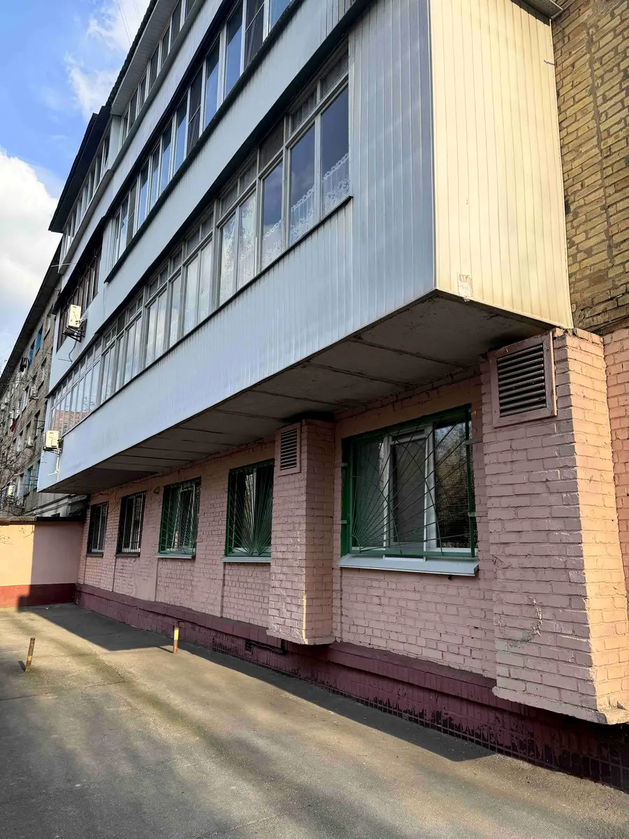 Киев, Любомира Гузара просп., 9А