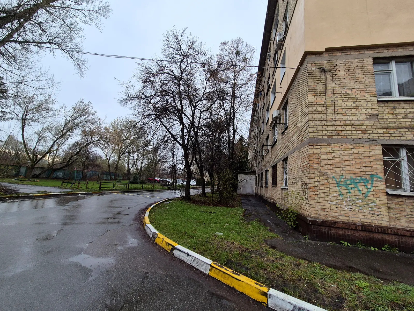 Киев, Любомира Гузара просп., 9А