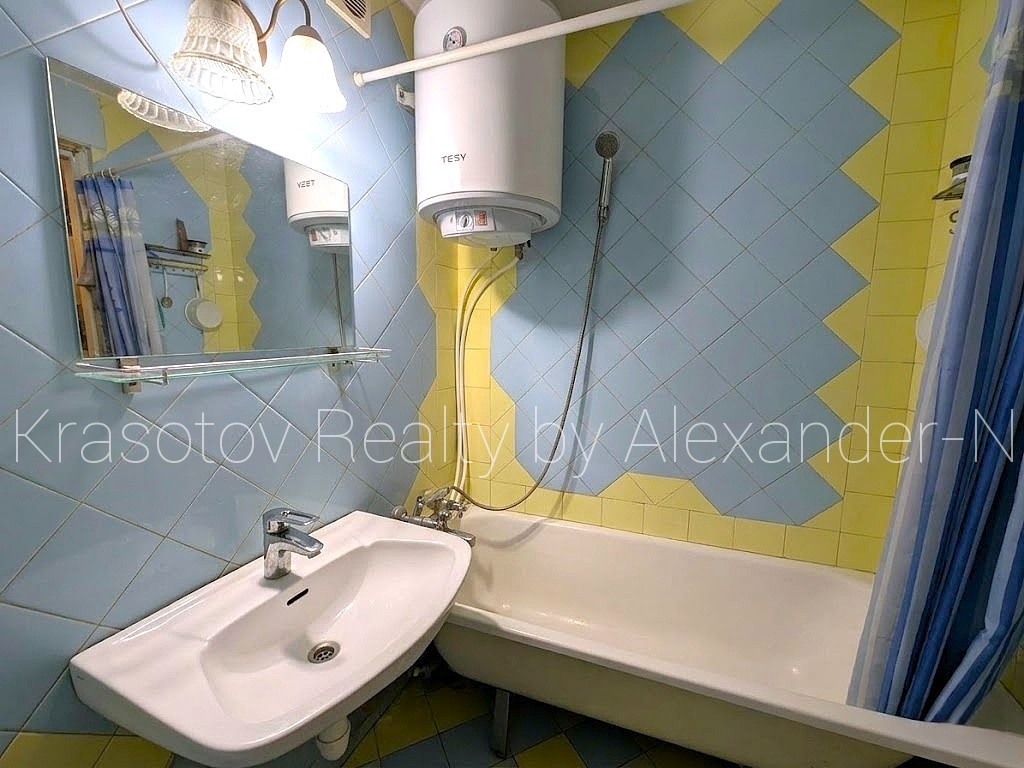 Продажа 3-комнатной квартиры 64 м², Ботанический пер., 2