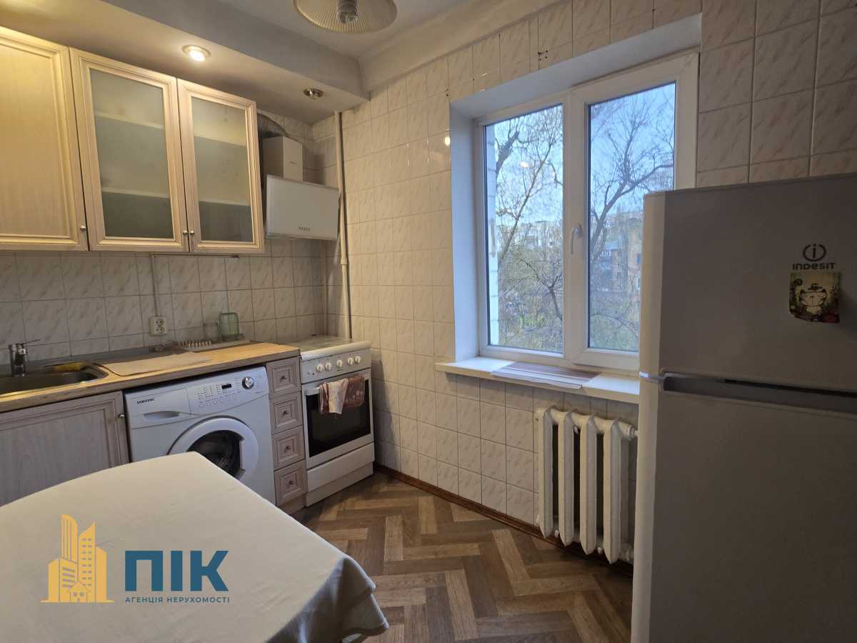 Продаж 2-кімнатної квартири 47 м², Академіка Вернадського бул., 73