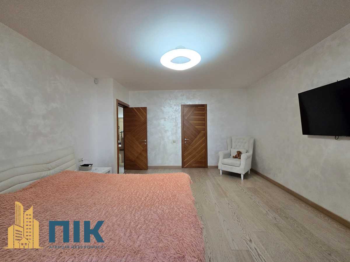 Продажа 3-комнатной квартиры 125 м², Героев Сталинграда просп., 2Д