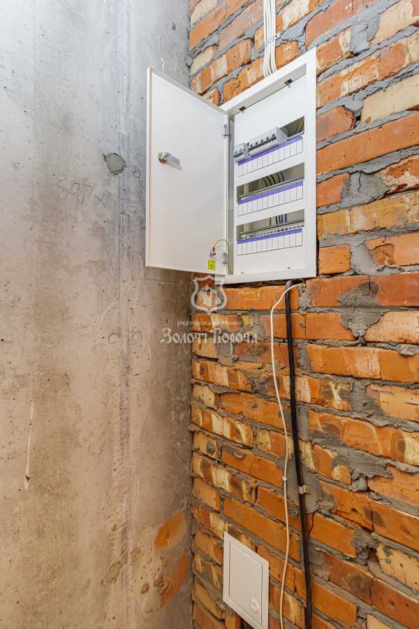 Продажа 3-комнатной квартиры 105.5 м², Зверинецкая ул., 70а