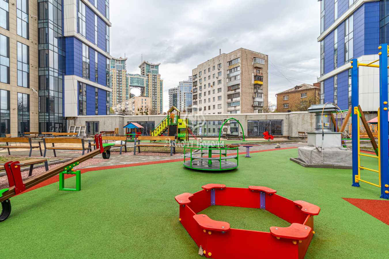 Продажа 3-комнатной квартиры 105.5 м², Зверинецкая ул., 70а