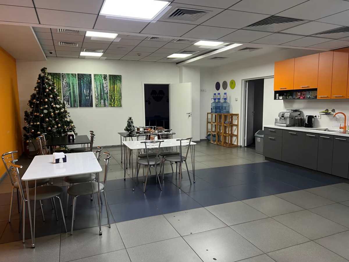 Оренда офісу 986.1 м², Євгена Сверстюка вул., 2а