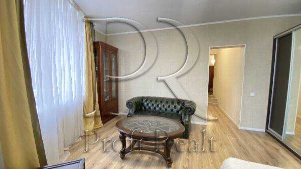 Продаж 1-кімнатної квартири 43 м², Олени Пчілки вул., 2