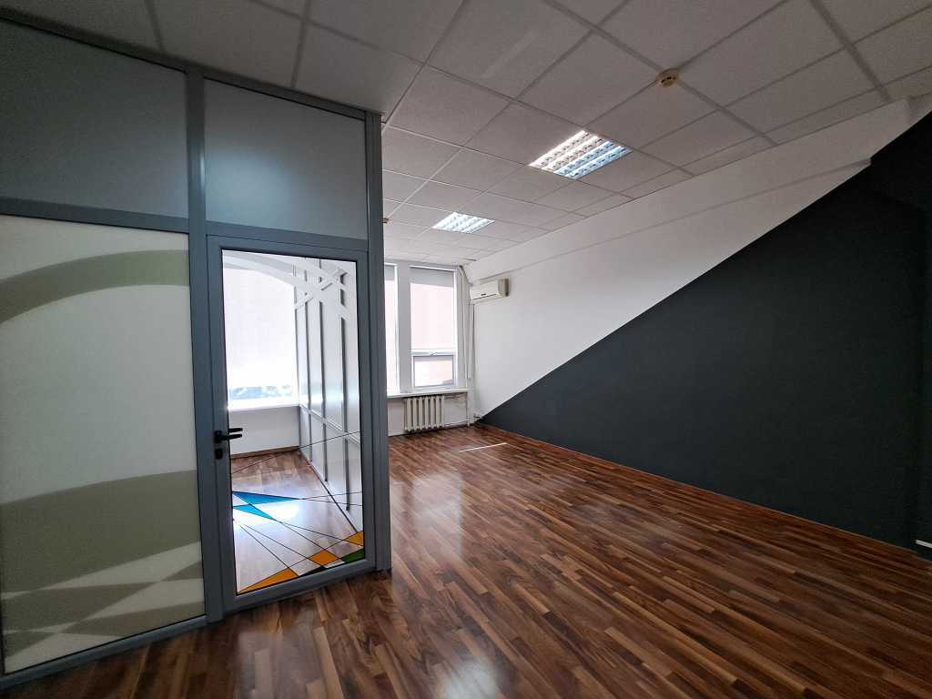 Оренда офісу 35 м², Євгена Сверстюка вул., 11б