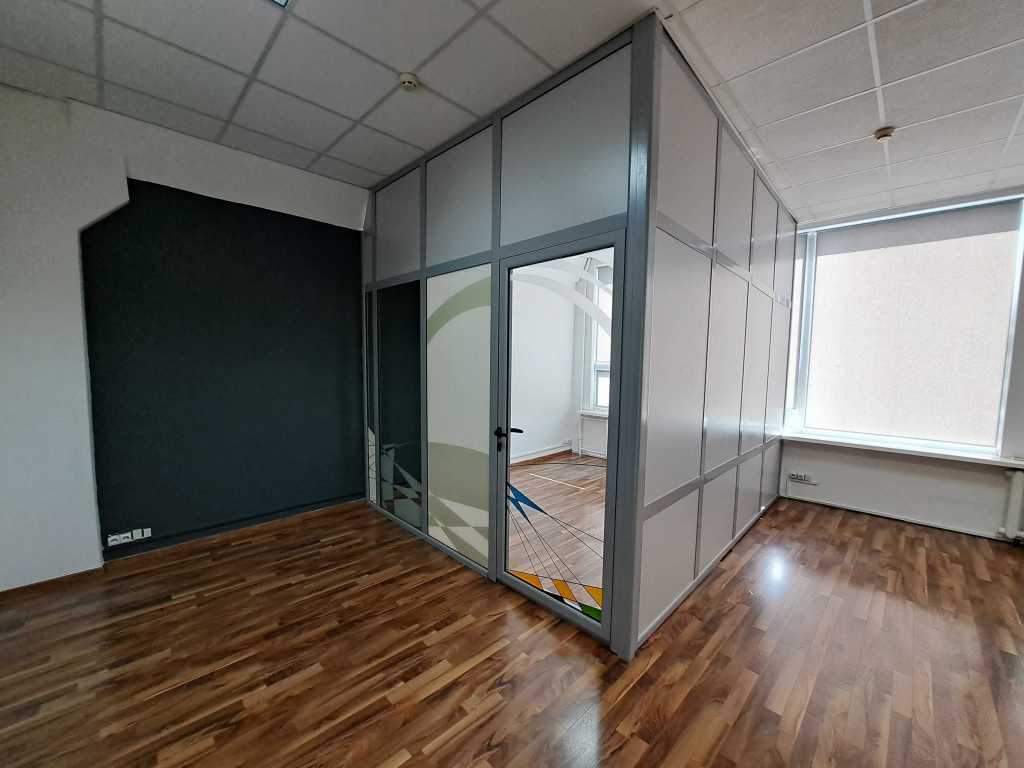 Оренда офісу 35 м², Євгена Сверстюка вул., 11б