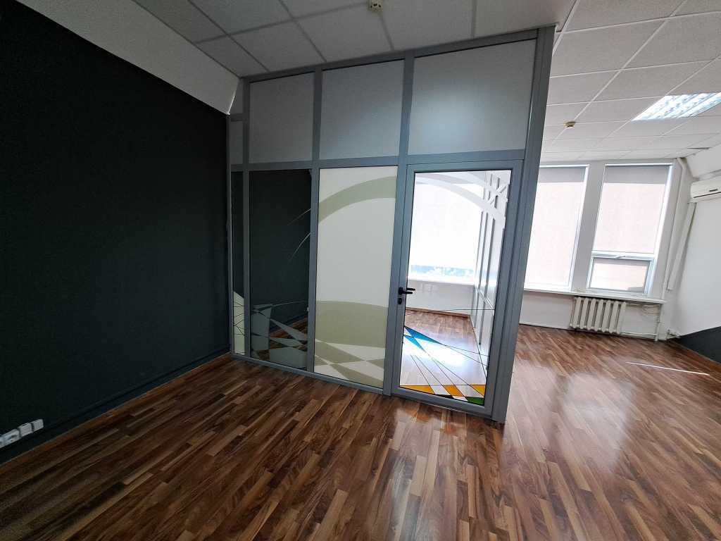 Оренда офісу 35 м², Євгена Сверстюка вул., 11б